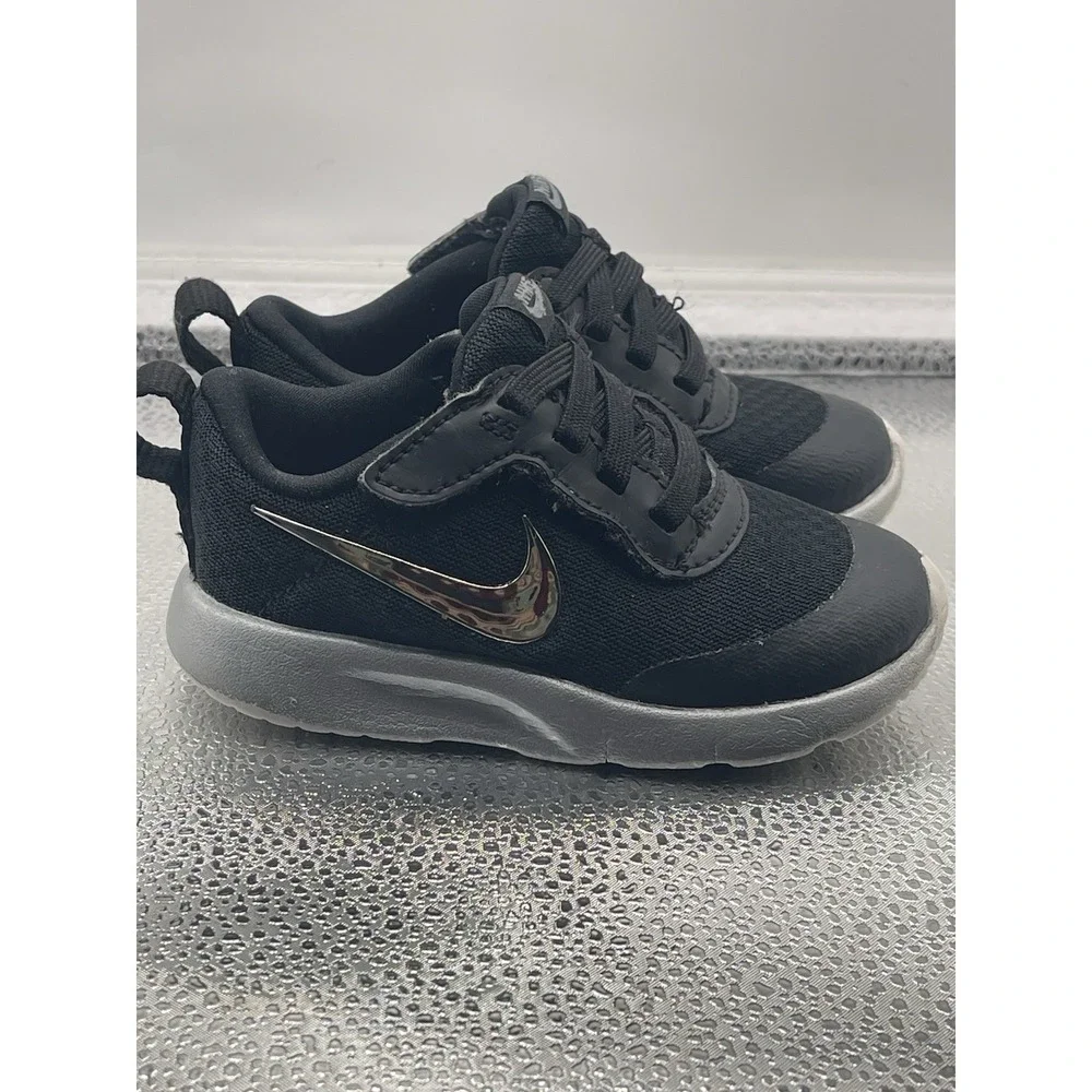 NIKE Tanjun Kids Toddler Size 6C Sneaker Shoes 818383-011 Low Top Black & Silver